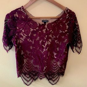 Women’s burgundy floral/lace crop top. Nude lining.